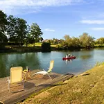 Lux House Natura With Sauna & Hot Tub Počitniška hiša Borst (Brezice)
