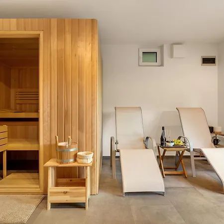 Lux House Natura With Sauna & Hot Tub Vakantiehuis Borst (Brezice)