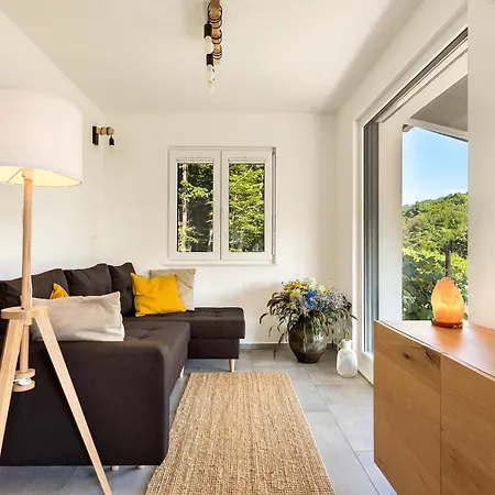 Vakantiehuis Lux House Natura With Sauna & Hot Tub Borst (Brezice)