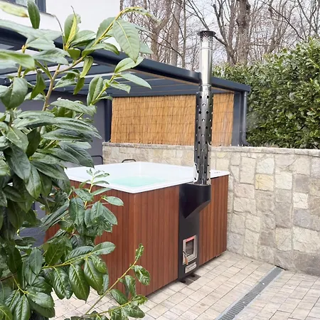 Vakantiehuis Lux House Natura With Sauna & Hot Tub Borst (Brezice)