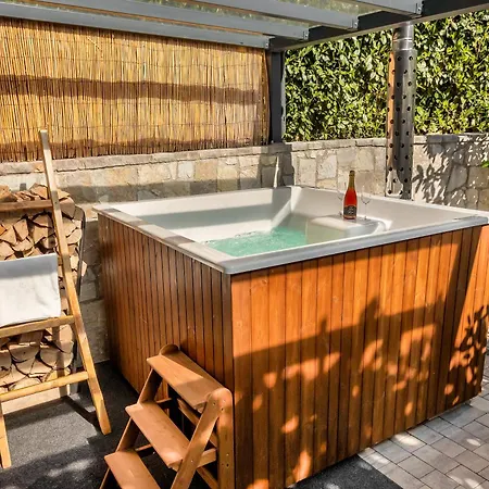 Lux House Natura With Sauna, Hot & Cold Tub Holiday home *